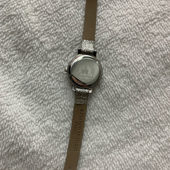 CUTE DISNEY SPARKLY WATCH WORN TWICE LIKE NEW CONDITION battery must be replaced - Picture 11 of 15